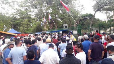 Trabajadores de la ANDE levantan huelga - Nacionales - ABC Color