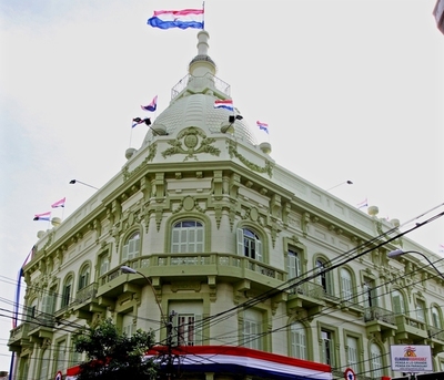Funcionarios de Hacienda anuncian huelga de 15 días » Ñanduti