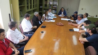 HOY / Funcionarios de la ANDE logran acuerdo con autoridades y deciden levantar huelga