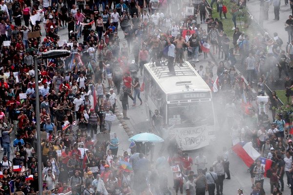 Queda ciego joven que fue herido en ambos ojos en las protestas de Chile » Ñanduti