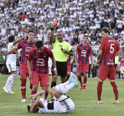 El Tribunal da cuatro fechas de suspensión a Amorebieta - Fútbol - ABC Color