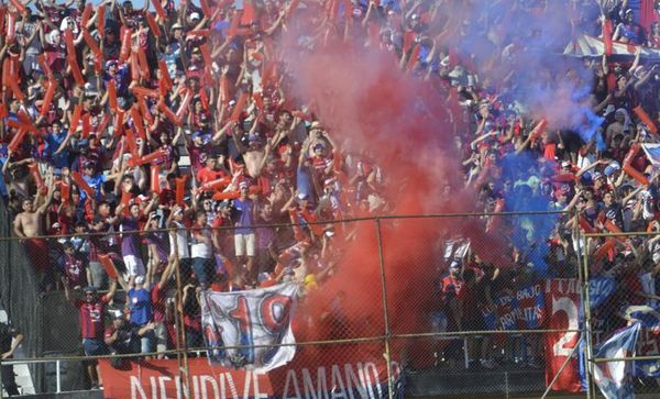 Multas por el humo en el superclásico - Fútbol - ABC Color