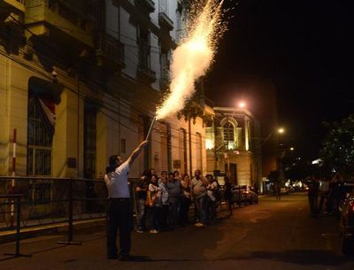 Se activa huelga de trabajadores de Hacienda  - Nacionales - ABC Color