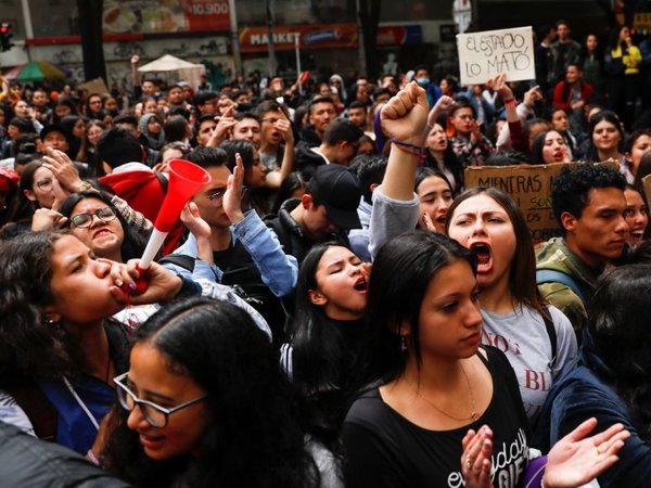 Colombianos vuelven a las calles, tras diálogo fallido con el Gobierno