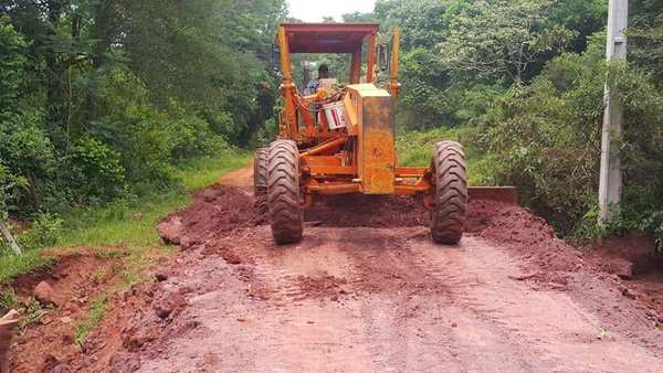 Santa Rosa; coordinan acciones para trabajos de mantenimiento de caminos vecinales - Digital Misiones