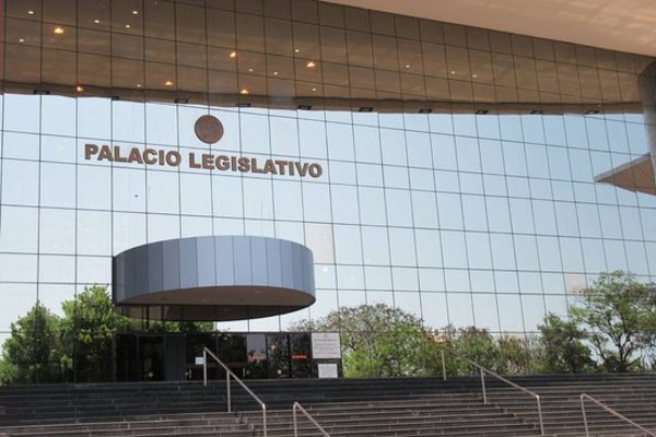 Oficiales retirados anuncian manifestación frente al Congreso Nacional » Ñanduti
