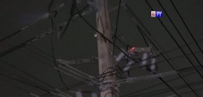 Columna de la ANDE ardió en llamas y dejó sin luz a todo un barrio capitalino | Noticias Paraguay