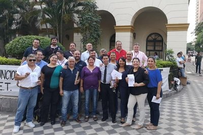 Funcionarios de Hacienda inician huelga en reclamo de reajustes salariales