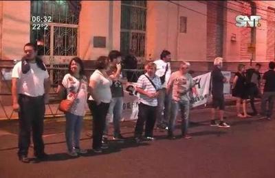 Funcionarios del Ministerio de Hacienda inician paralización - SNT