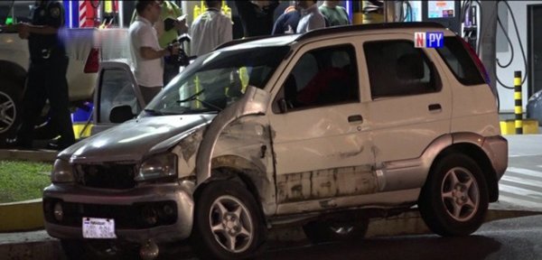 Imprudencia al volante ocasiona aparatoso accidente | Noticias Paraguay
