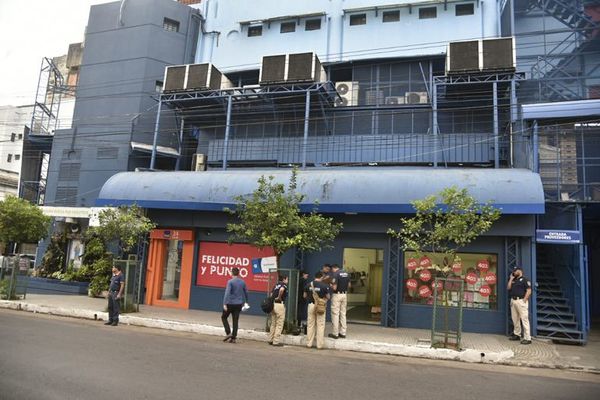Ladrón violenta comercio del centro y se lleva calzados y carteras - Nacionales - ABC Color