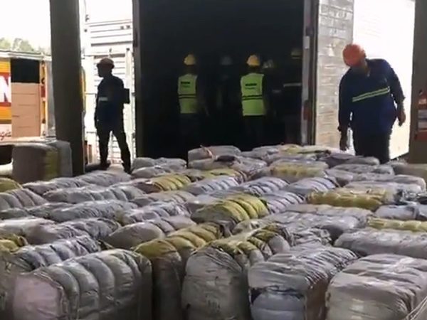 Sumario determinará quienes metieron de contrabando ropa declarada como juguete