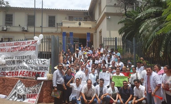 HOY / Médicos se movilizan por eliminación de inequidad salarial y contra recortes para Salud