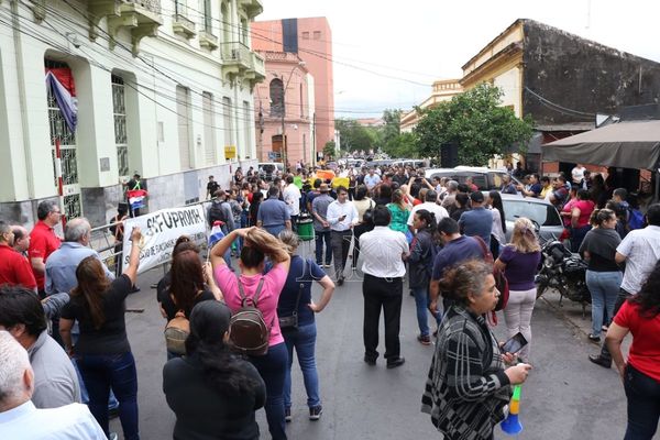 Huelga en Hacienda podría afectar pago de salario y aguinaldo