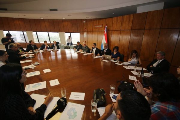 Prometen modificar ley de tarjetas