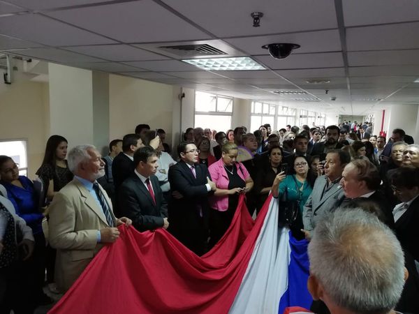 Abogados exigen fin de huelga judicial al grito de “¡Corte corrupta!”