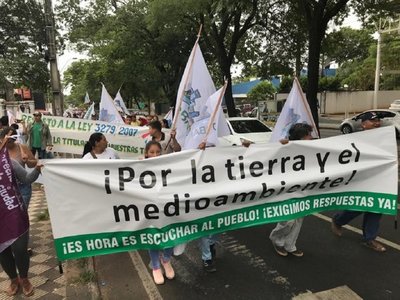 Marcha sobre Mariscal López por medioambiente y derecho a tierra