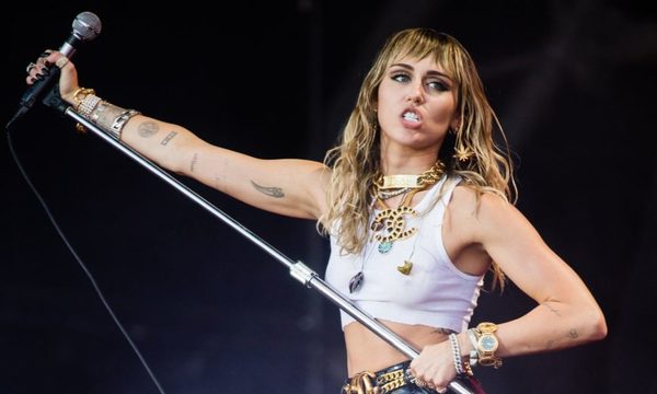 Miley Cyrus estrena nuevo look