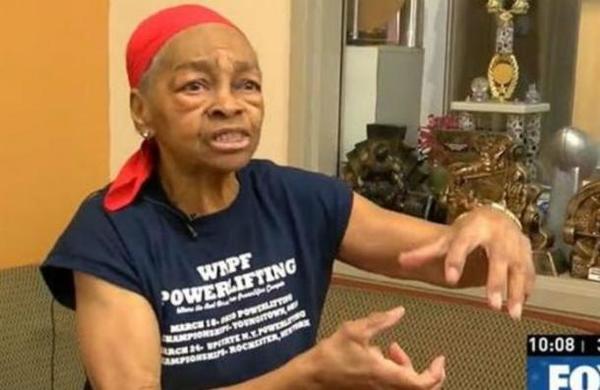Mujer de 82 años que practica levantamiento de pesas envió al hospital a ladrón que entró a su hogar - SNT