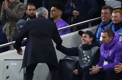 La 'asistencia' del pasapelotas en la 'Champions'