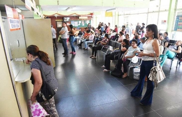 HOY / Pacientes oncológicos temen que recortes en Salud afecte provisión de fármacos