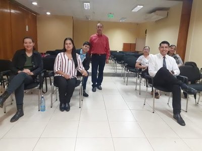 SEIS JOVENES EGRESAN DE LA ESCUELA DE ESCRITORES