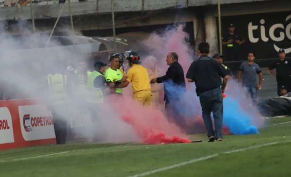 HOY / Cámaras habrían identificado a quienes tiraron bombas al campo