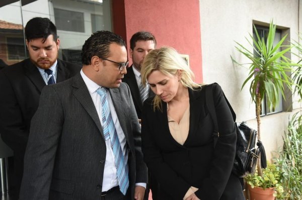 ABOGADA DE MESSER SE PRESENTA ANTE LA FISCALÍA PARAGUAYA