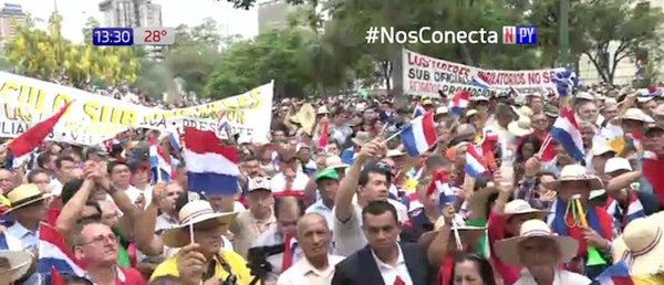 Militares y policías protestan contra recortes presupuestarios | Noticias Paraguay