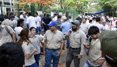 Senado concede reprogramación a la ANDE para aumento de salarios - Nacionales - ABC Color