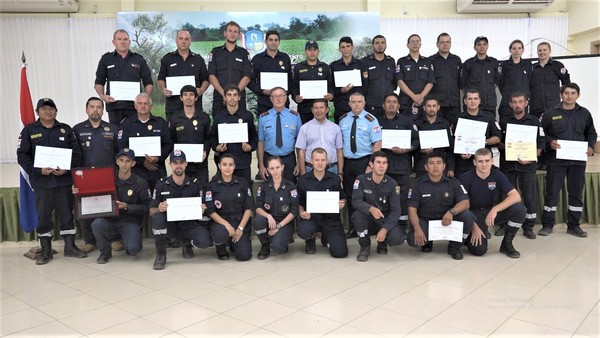 Bomberos agradecen reconocimiento y solicitan mayor apoyo del Estado