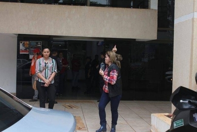 HOY / VIDEO | Esposa de gobernador lo acusa de pedófilo y él mismo le denuncia por violencia