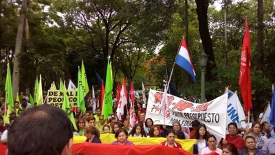 HOY / Docentes mantienen el pulso de presión para cobrar suba en enero, el Senado resiste