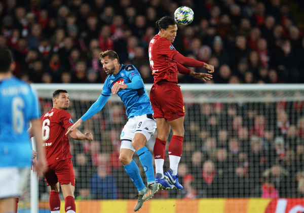 Nápoli consigue un valioso empate en Liverpool