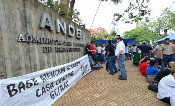 HOY / Presupuesto: Senado da el aumento a funcionarios de  Ande y desactiva presión
