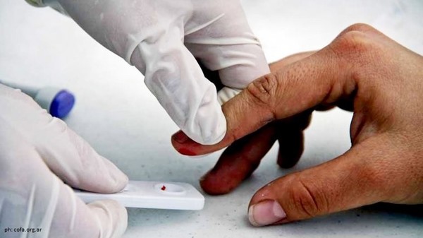 VIH: Sólo 4 de cada 10 personas diagnosticadas siguen tratamiento antiretroviral