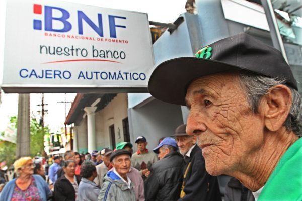 Jueves y viernes cobran sus haberes los jubilados y herederos - ADN Paraguayo