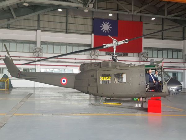 Donan tres helicópteros UH-1H a Paraguay - Nacionales - ABC Color