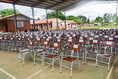 Entregan muebles a locales educativos de Unión, en San Pedro - Nacionales - ABC Color