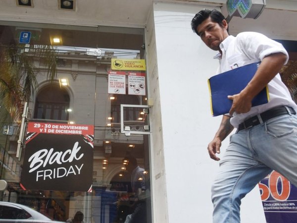 Comercios viven hoy previa del Black Friday Paraguay