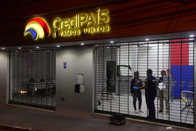 Asaltan un local del créditos en el microcentro de Asunción  - Nacionales - ABC Color