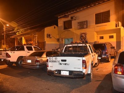 Dos hombres armados asaltan y roban vehículo a una mujer