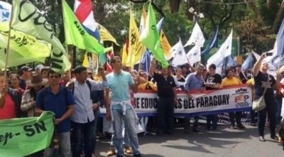 En alerta: Si docentes no consiguen aumento desde abril, peligra inicio de clases del 2020 - ADN Paraguayo