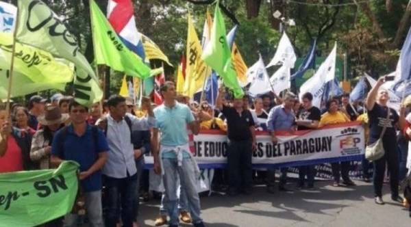 En alerta: Si docentes no consiguen aumento desde abril, peligra inicio de clases del 2020 - ADN Paraguayo
