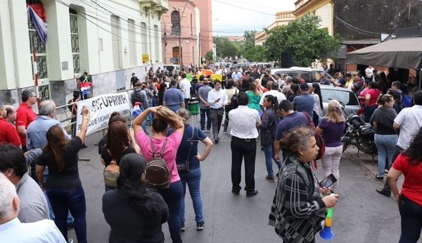 Huelguistas de Hacienda protagonizan nuevos incidentes
