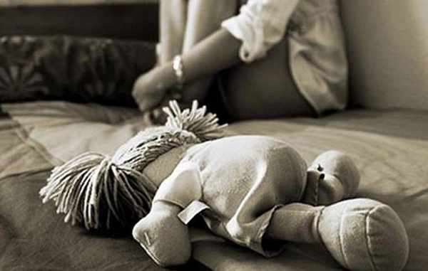 HOY / Madre es condenada a 15 años de cárcel por abuso sexual y proxenetismo