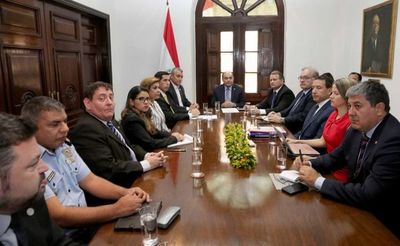 Ministra asiste a reunión interinstitucional