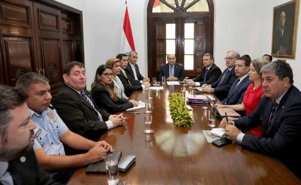 Ministra asiste a reunión interinstitucional