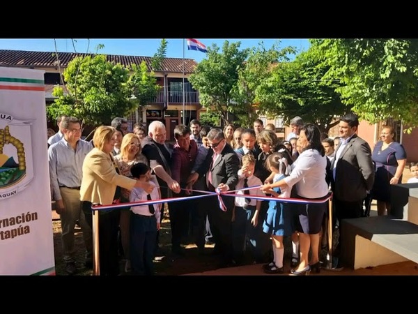 INAUGURAN MODERNO POLIDEPORTIVO EN LA ESC. CLEMENTINA IRRAZÁBAL DE ENCARNACIÓN