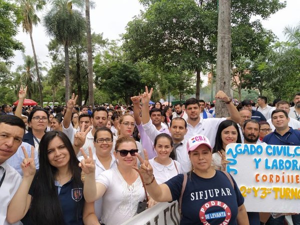 Corte descontará salario a huelguistas